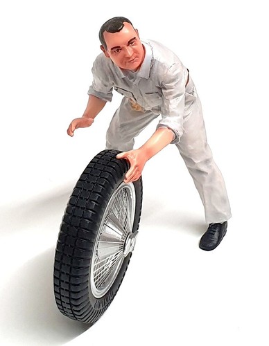 Le Mans Miniatures 1/18 Scale Figure FLM118044-D2 - Georges Wheel Mechanic 1930s - Picture 2 of 6