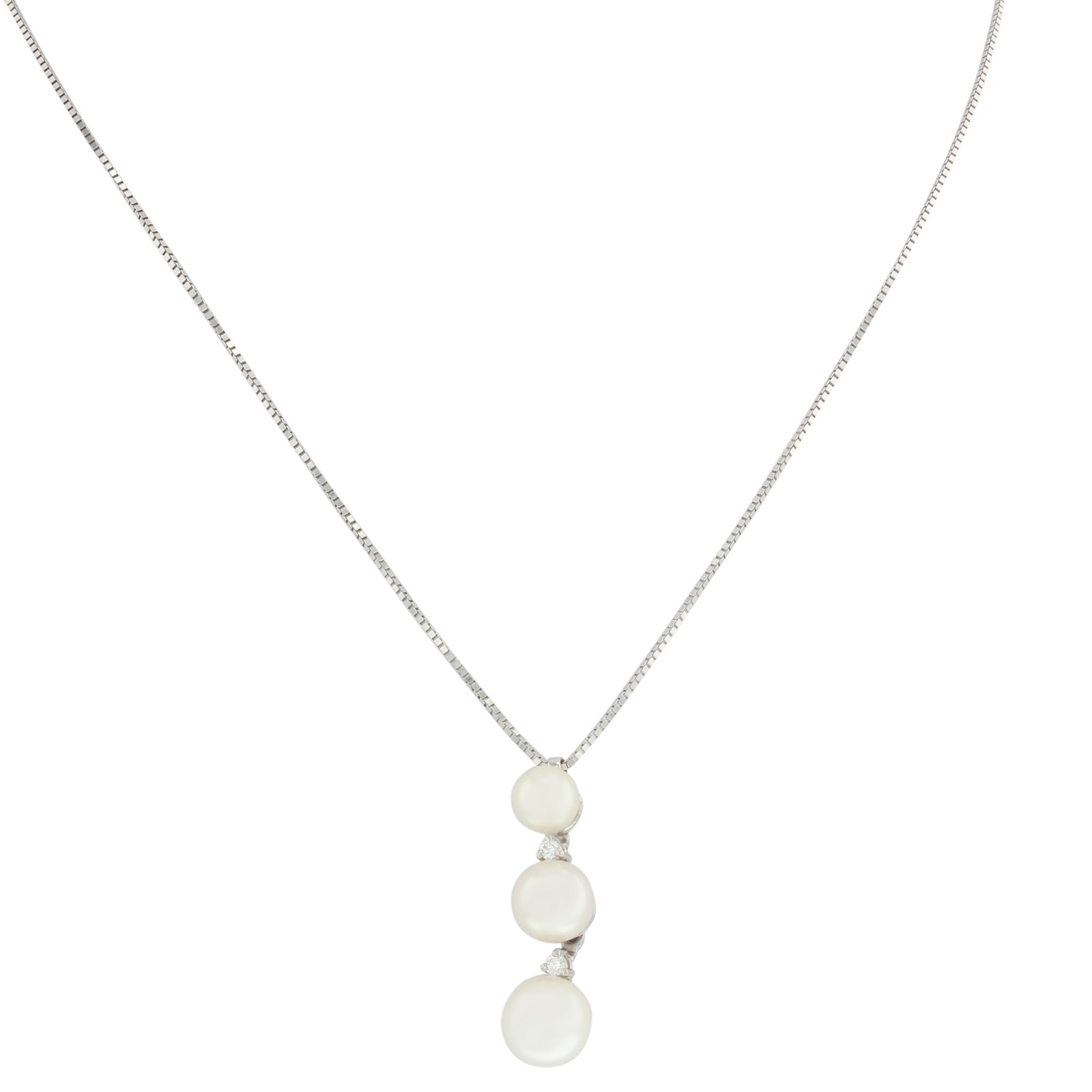 Ожерелье Salvini с бриллиантовой жемчужиной и тремя камнями в форме капли из белого золота 18 карат 005 карата 161890₽