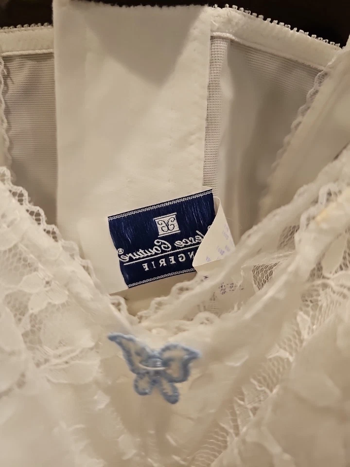 Colesce Couture Lingerie Lace White Unpadded Wire-Free Bra; Style 707; Size 44 J - Image 3 of 4