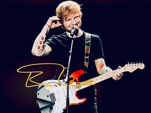 Ed Sheeran Signed•8.5 x 11•Auto Color Photo in Concert• Piece of the Past COA