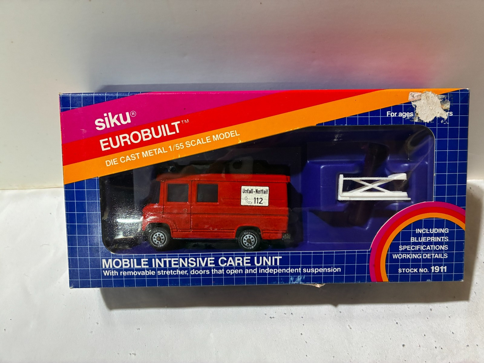 SiKU 1911 Red Mobile Intensive Care Unit