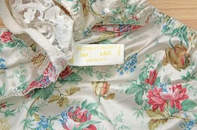 VINTAGE VICTORIA'S SECRET NYLON SHINY SLIPPERY PRETTY FLORAL BIKINI LARGE PANTY