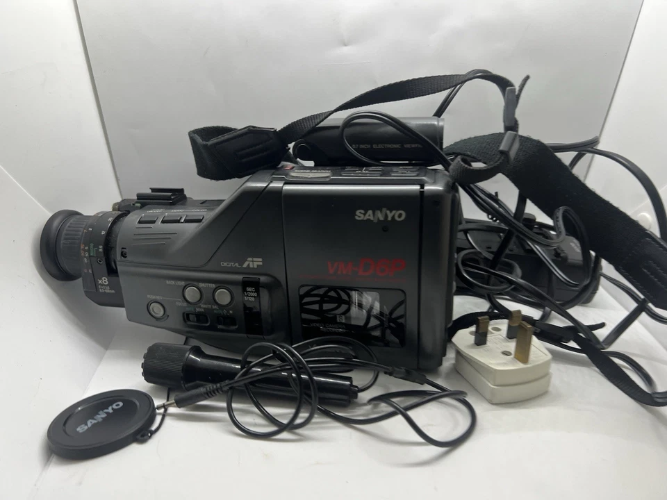 SANYO VM-D9P 8mm 8x Zoom Auto Focus Black Video Camcorder Charger Faulty - Image 2 of 4