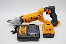 DEWALT DCS494 20V MAX XR Reciprocating Saw Set