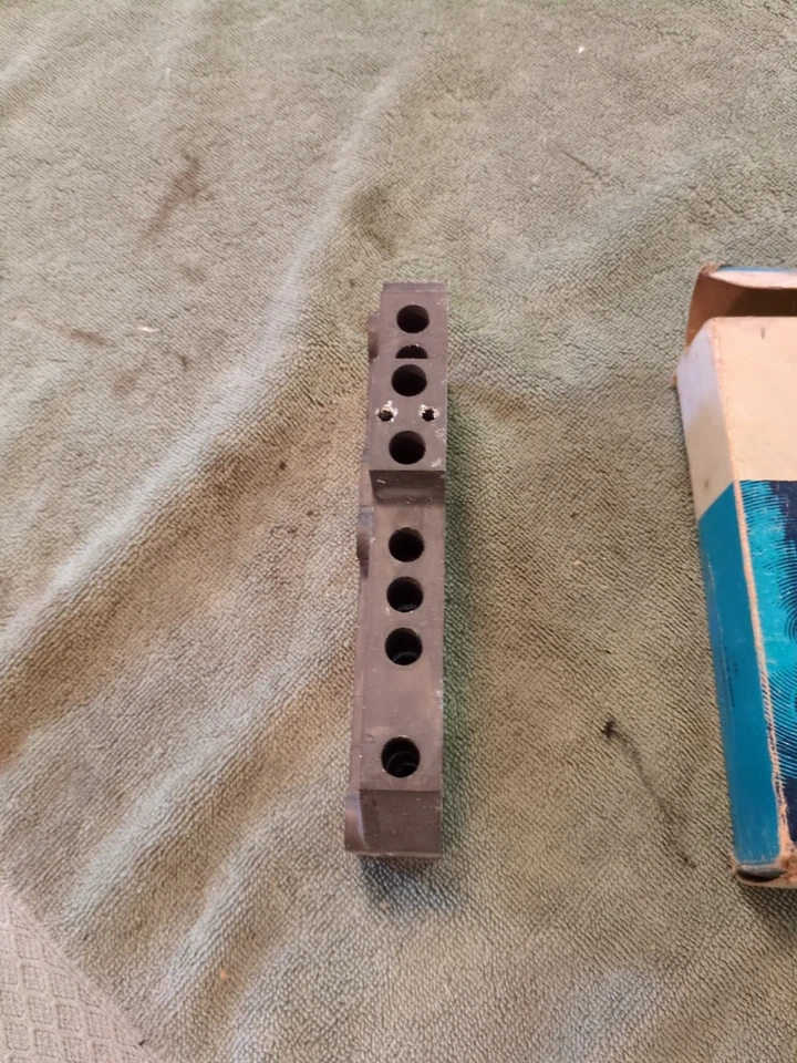 NOS Ford Tractor 2000, 3000, 4000 Select O-Speed Cuerpo de válvula de control inferior. Foto 4 de 4