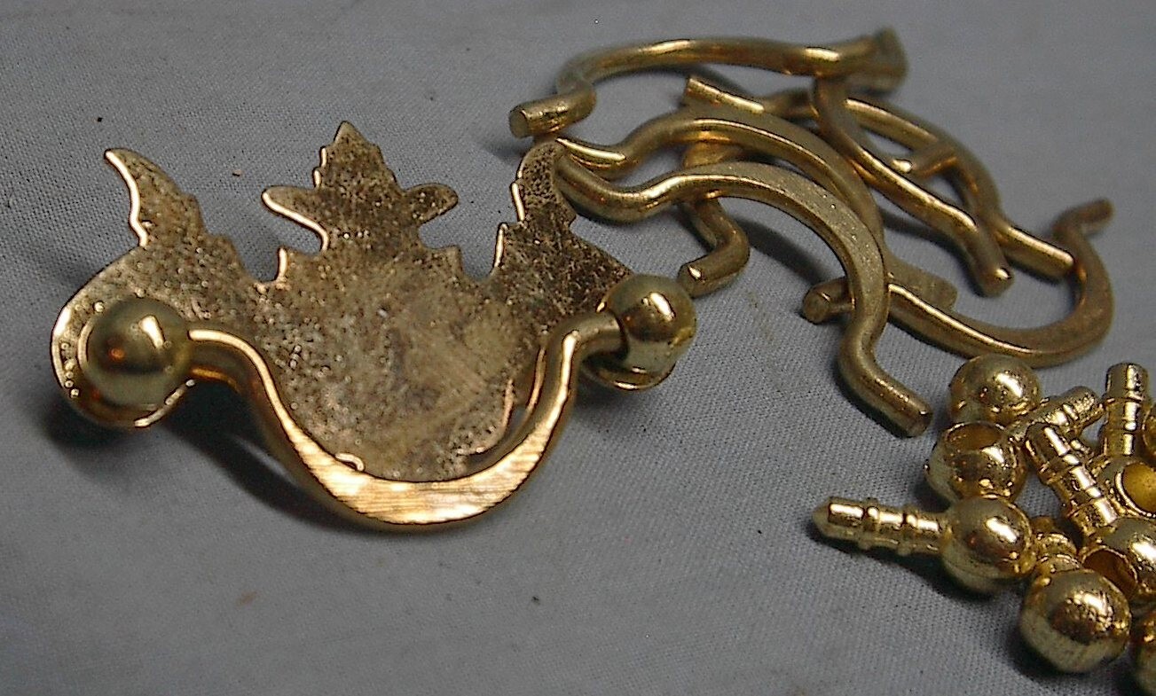 VINTAGE HARDWARE SOLID BRASS 8 MINIATURE CHIPPENDALE DRAWER PULLS 1 9/16