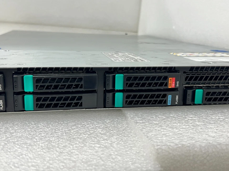 EMC2 / DELL KYBFP FIBRE CHANNEL SERVER with 2.2TB Capacity (4 Mix HDD) & RAM - Image 3 of 4