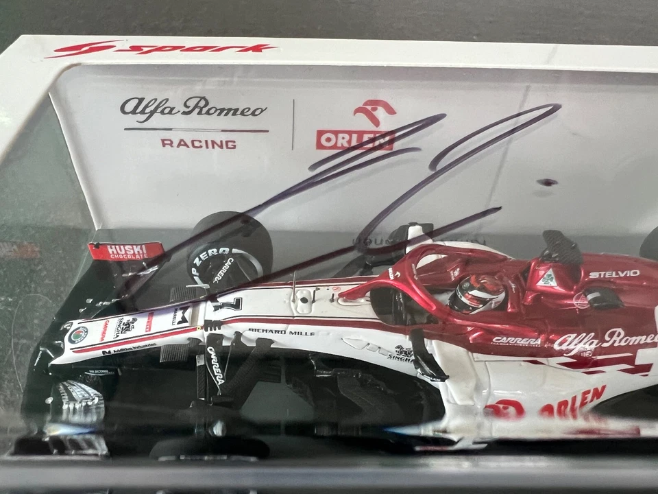 Spark F1 Alfa Romeo Sauber C39 K. Raikkonen 1:43 Pre Season SIGNED BY KIMI - Bild 2 von 4