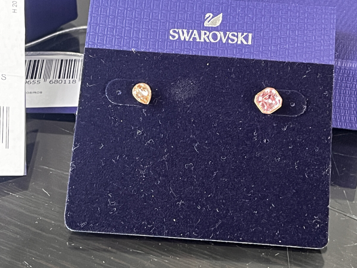 Swarovski 5568011 Ohrringe 1 cm. Unbenutzt Top Zustand | eBay