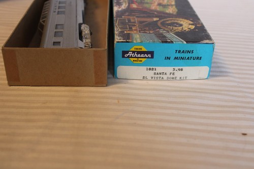 HO Scale Athearn, Vista Dome Passenger Car, Santa Fe, Silver #500 - 1821 Built