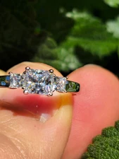 Solitaire 2.0 Ct VVS1 Round Cut Stimulated Diamond three-stone Engagement Ring5