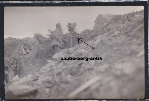31211 Foto Soldat Beobachter Stellung mit Scherenfernrohr getarnt 1916 WK1 WW1