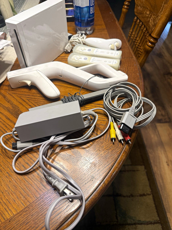 Nintendo Wii RVL-001 White Console GameCube Compatible NTSC 480p 512MB Bundle