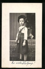 Foto-AK Mädchen im Kleid mit Hut zum Schulanfang 