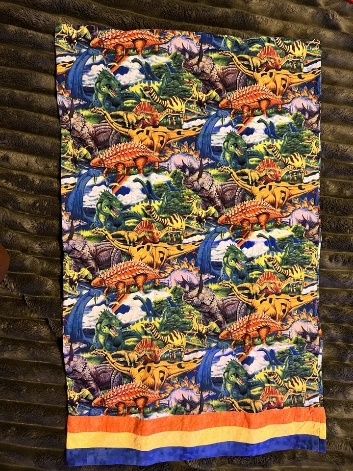 Funda de Almohada de Dinosaurio Hecha a Mano Retro Años 90 Estampado de Dino Niños Talla Estándar Foto 2 de 2