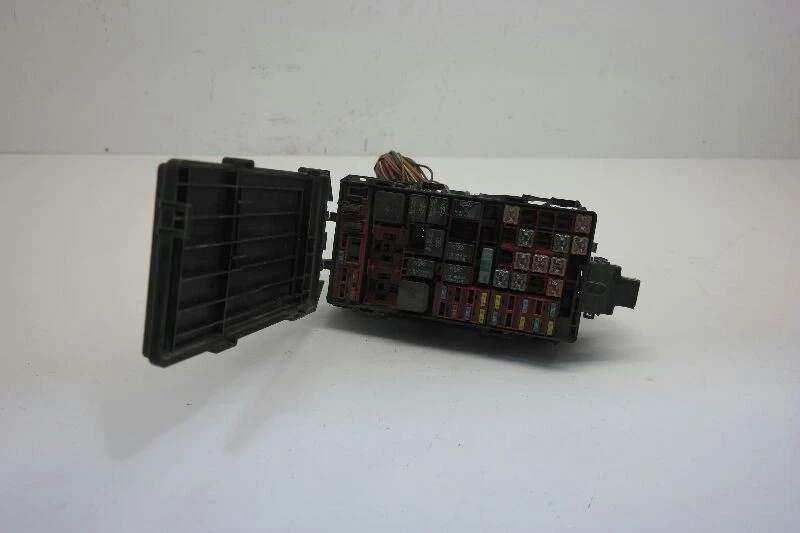 2000 - 2004 FORD F150 Fuse Box Engine Heritage VIN L 8th Digit 2V OEM - Image 3 of 4