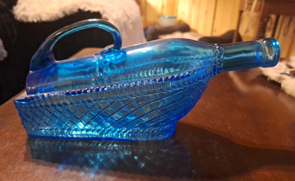 Jarra de vino de vidrio azul hecha en Taiwán Foto 3 de 4