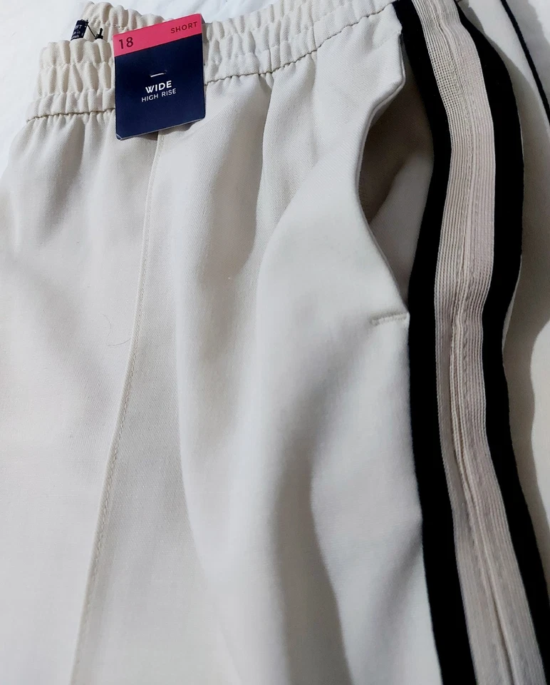M&S High Rise Wide Legs Pull On Trousers Cream Mix Size 18 Short Length - Image 4 of 4