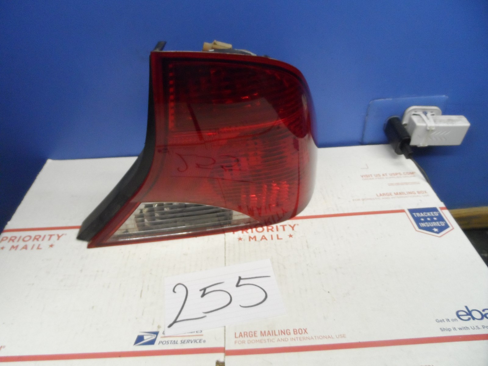 00 01 02 03 Ford Focus Sedan  PASSENGER  side tail light Used rear Lamp NICE