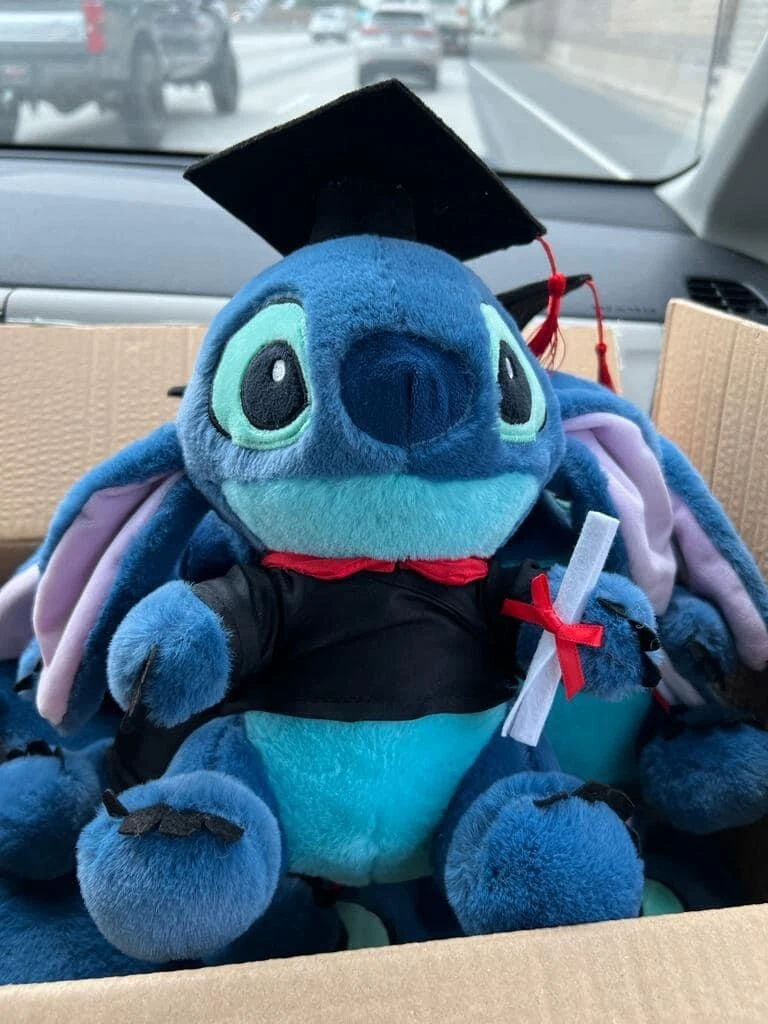 peluche de stitch de graduación