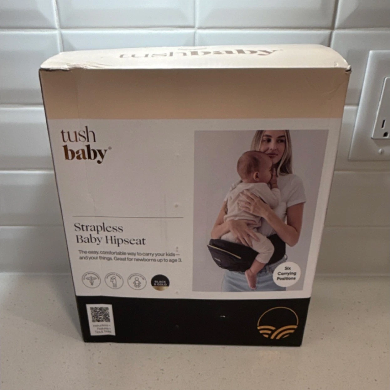 TushBaby Hip Seat Black & Gold Six Carrying Positions Ergonomic Hipseat Storage