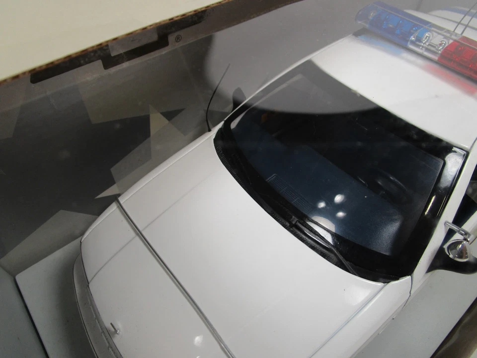 UT MODELS 1/18 WHITE 1996 CHEVY CAPRICE SEBRING POLICE NEW *READ* - Image 4 of 4