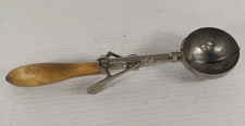 Vintage Gilchrist's No. 31 ICE CREAM SCOOP  Oak Handle 11” Antique
