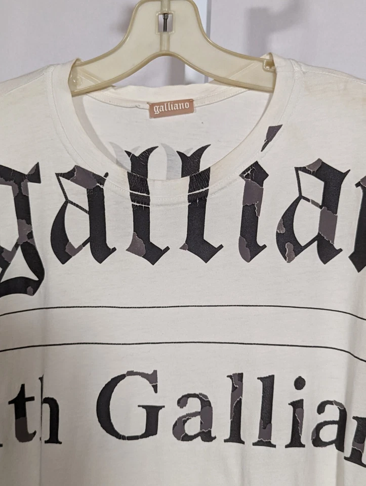John Galliano Vintage Y2K Newsprint Tabloid Bio Allover Print T Shirt L Italy - Imagem 3 de 4