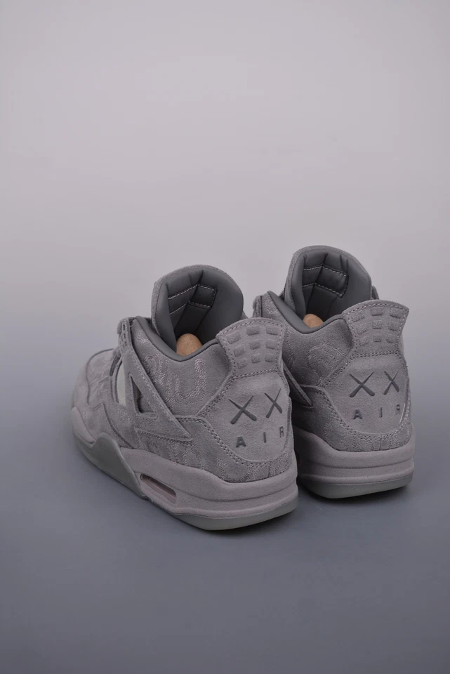全新 KAWS × Air aj4 复古灰色男式 4-13 码 — 第 4/4 张图片