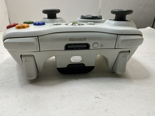 Microsoft Xbox 360 Wireless Controller - White - with Black Battery Cover - Picture 2 of 11