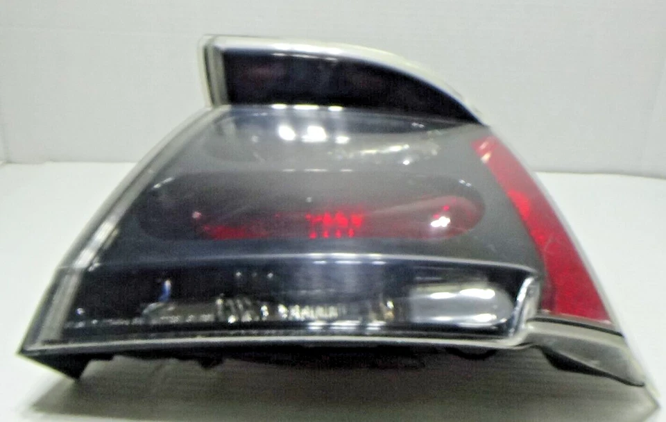 Conjunto de lámpara de luz trasera lateral para pasajero derecho Mitsubishi Galant 2004-2008 Foto 4 de 4