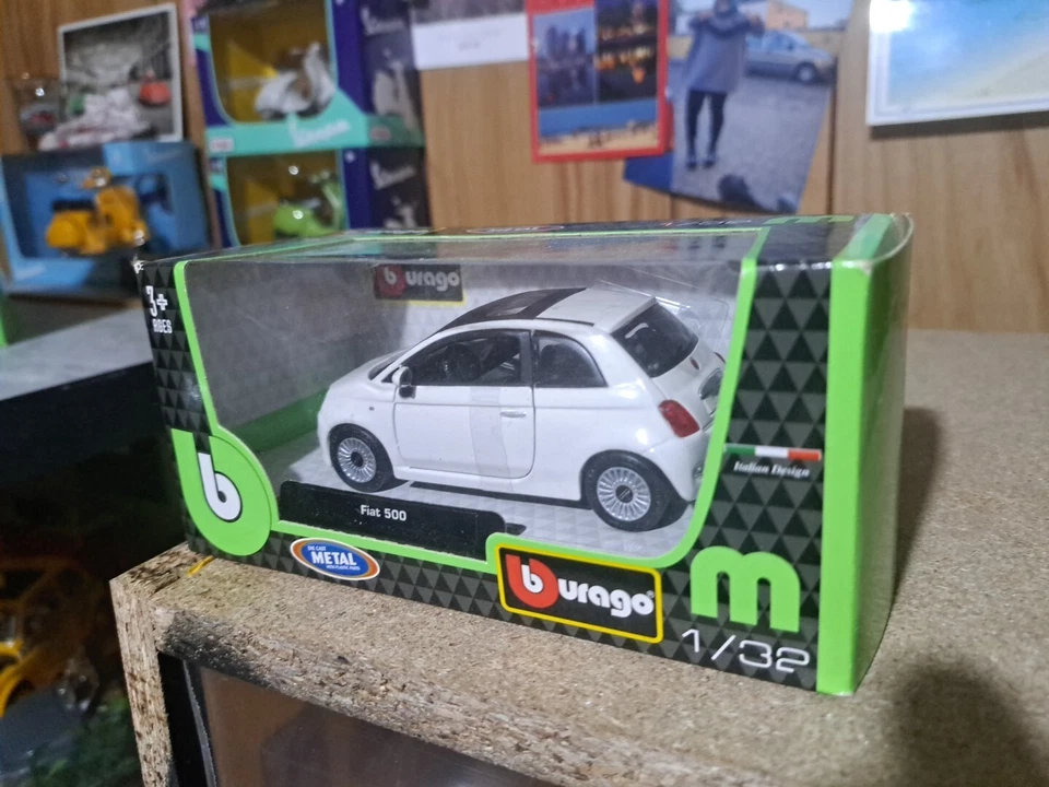 FIAT NUOVA 500 2007 RED 1:32 Burago Auto Stradali Die Cast Modellino - Immagine 3 di 3