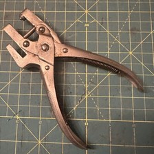 Bernard Triumph Eyelet Hole Punch Tool   Nice!