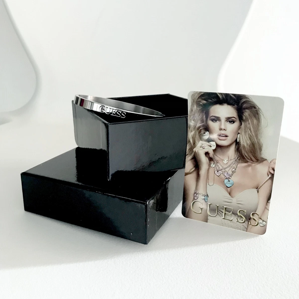 GUESS Bracelet Chaîne de Main UBB31201 Argenté Avec Pendentif En G Forme 7613274