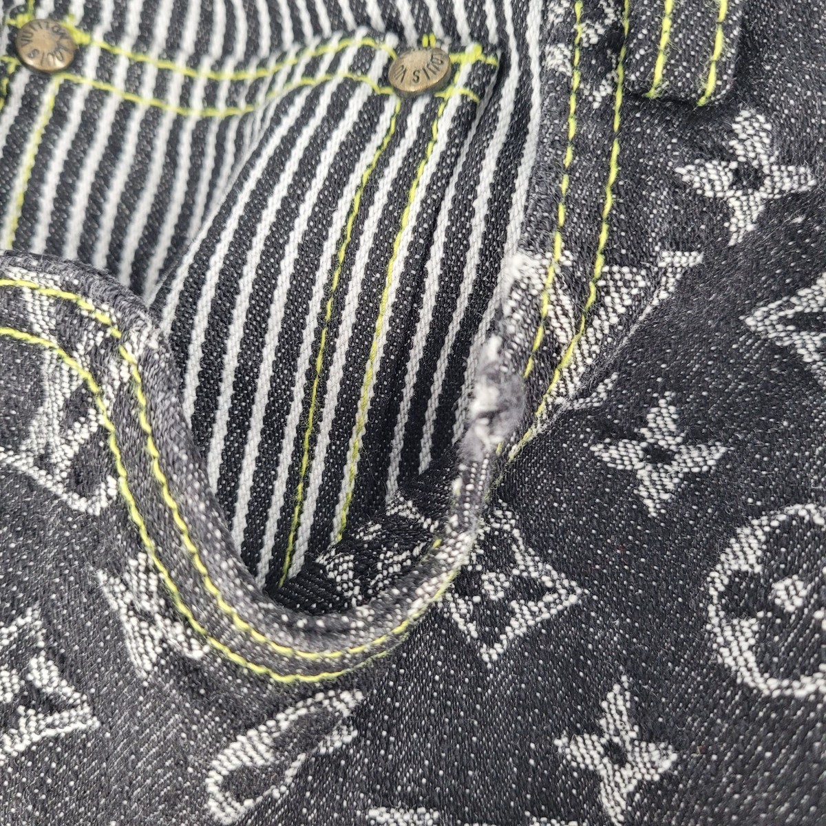 Read LOUIS VUITTON MONOGRAM CRAZY DENIM TROUSERS DENIM JEANS Read LOUIS VUITTON MONOGRAM CRAZY DENIM TROUSERS DENIM JEANS