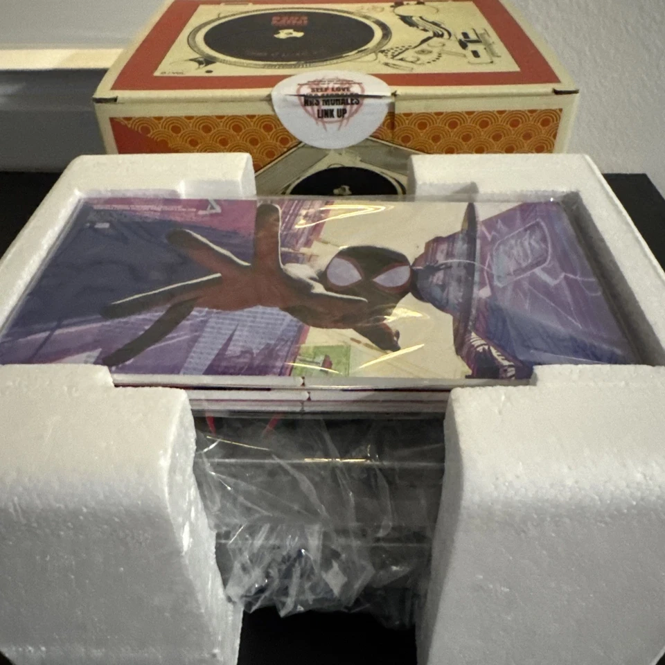 RARO Edición Limitada Spider-Man Across The Spidervere RSD3 Mini Tocadiscos 3 pulgadas Foto 3 de 4