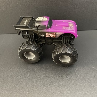 Y2K Vintage 2000 HOT WHEELS Monster JAM Truck STING Rev N' Go Power by Mattel