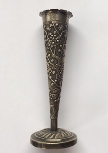 ANTIQUE CHINESE EXPORT SILVER VASE WITH LOTUS STAMPED (72,8gr.)