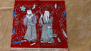 ANTIQUE CHINESE GOLD THREAD SILK EMBROIDERY OF 2 IMMORTALS ON RED BACKGROUND