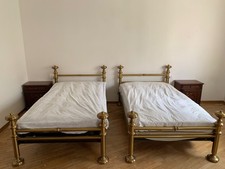 Coppia di letti in ottone da una piazza e mezza con materassi nuovi