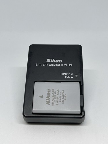 Nikon D5600 DSLR Camera with Nikkor 70-300mm Lens + Battery & Charger *600 S/C* - Picture 9 of 12