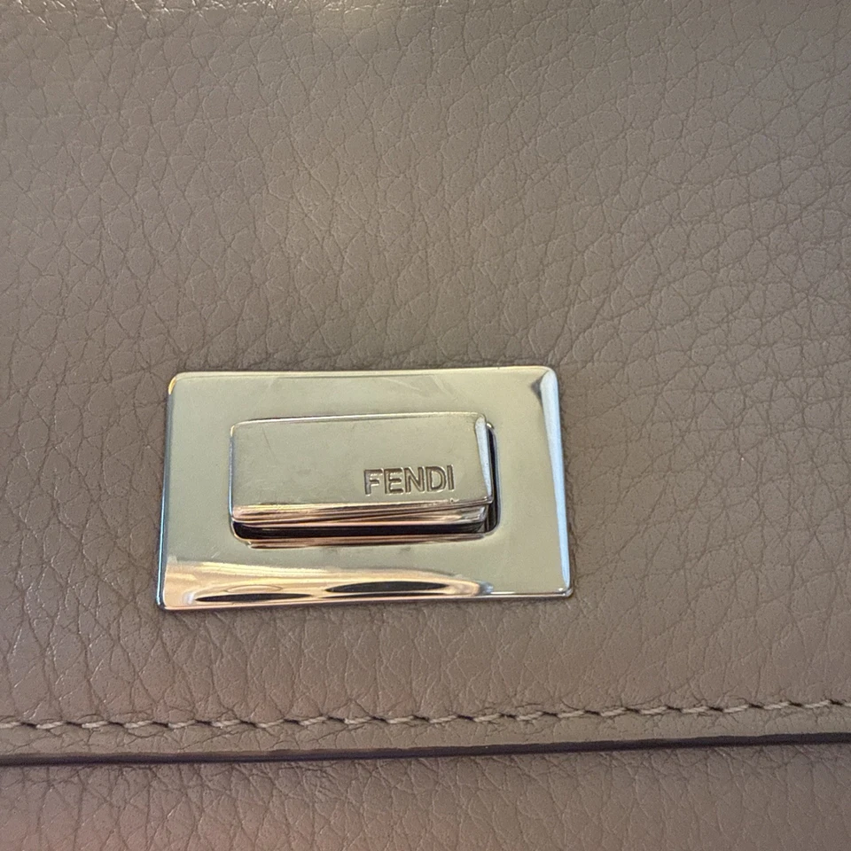 Auténtica Cartera FENDI Continental Peekaboo 8M0427 Gris Tortora con caja y bolsa para el polvo Foto 2 de 4