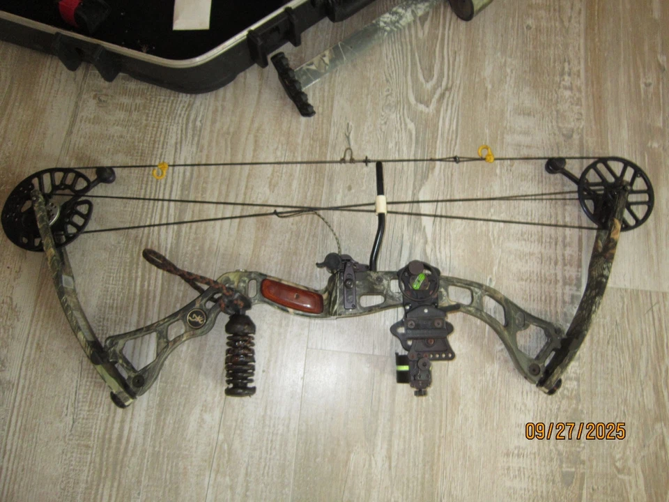 Arco compuesto camuflado Browning Illusion en estuche rígido con bloqueo SKB Freedom con llave Foto 2 de 4