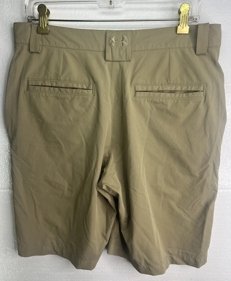 Pantalones cortos de golf Under Armour para hombre que absorben la humedad talla 32 9” entrepierna beige Foto 4 de 4