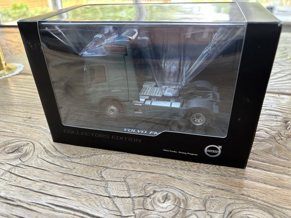 1:43 Eligor Volvo FM 540 4x2 Tractor 2021 in green - 112835 - in Volvo packaging - Image 3 of 4