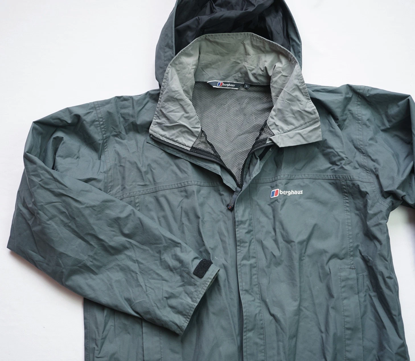 Berghaus Aquafoil Jacket mens Waterproof Hooded Coat top size L Large green
Opens in a new window or