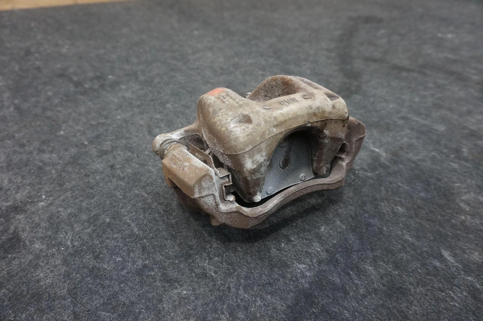 Juego 2 pinzas de freno delanteras izquierda y derecha OEM 34116860269 BMW I3 94 REX 2014-21 Foto 3 de 4