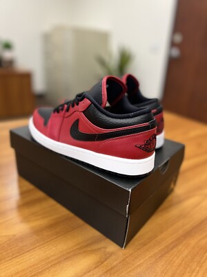 スニーカー Nike Air Jordan 1 Low Reverse Bred Pebbled Swoosh Jordan 1 Low Reverse Bred Pebbled Swoosh Men's - 553558-605 - US