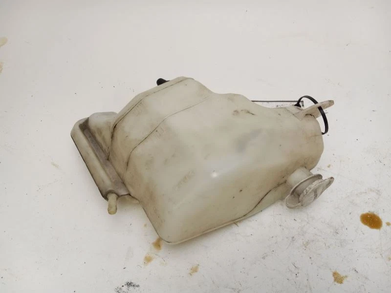 Mitsubishi Outlander 2010 depósito de refrigerante Foto 4 de 4