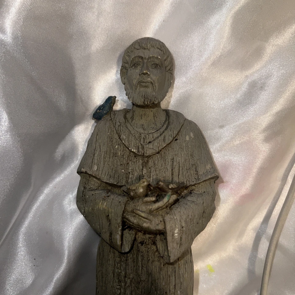 Estatua de San Francisco con Pájaro, Patrón de los Animales Foto 2 de 4